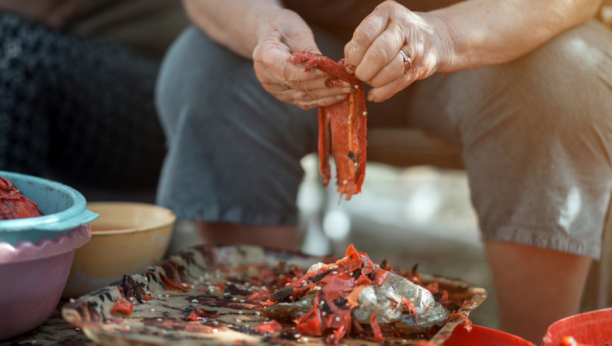 AJVAR OD CEPKANIH PAPRIKA: Po receptu starih srpskih, priprema je jednostavna a ukus neodoljiv