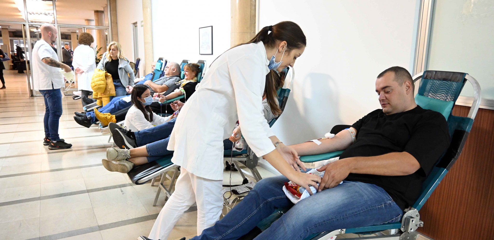 POKAŽITE HUMANOST Počela Letnja kampanja dobrovoljnog davanja krvi, bira se "Šampion solidarnosti"