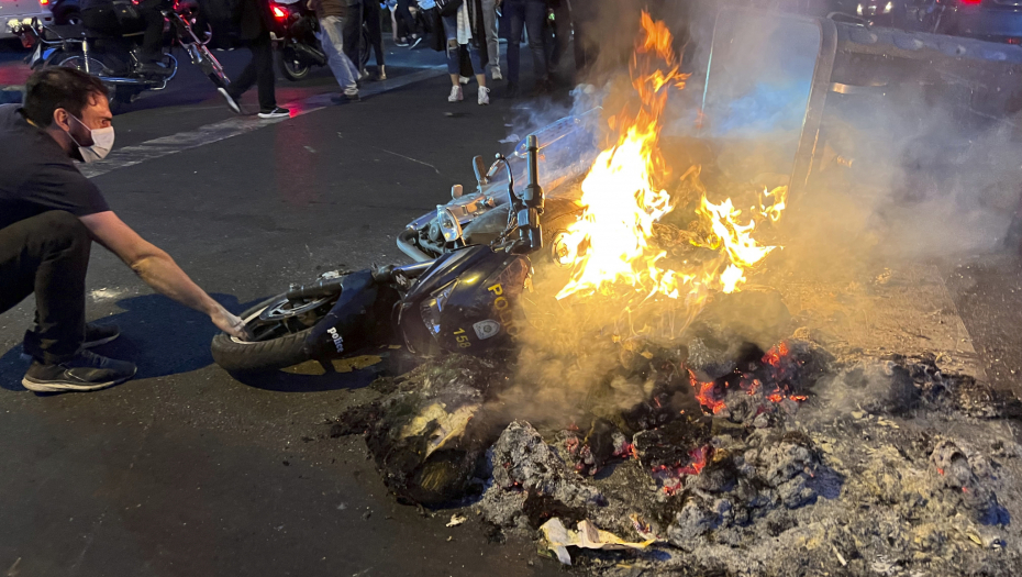 Sukobi demonstranata i policije u Iranu