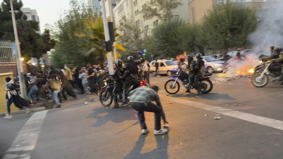 Sukobi demonstranata i policije u Iranu