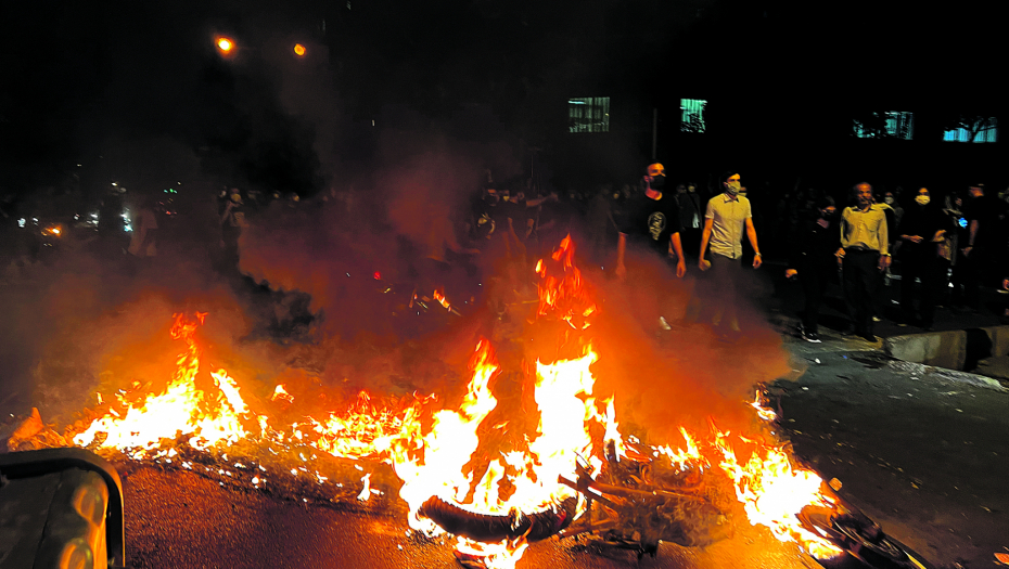 Sukobi demonstranata i policije u Iranu