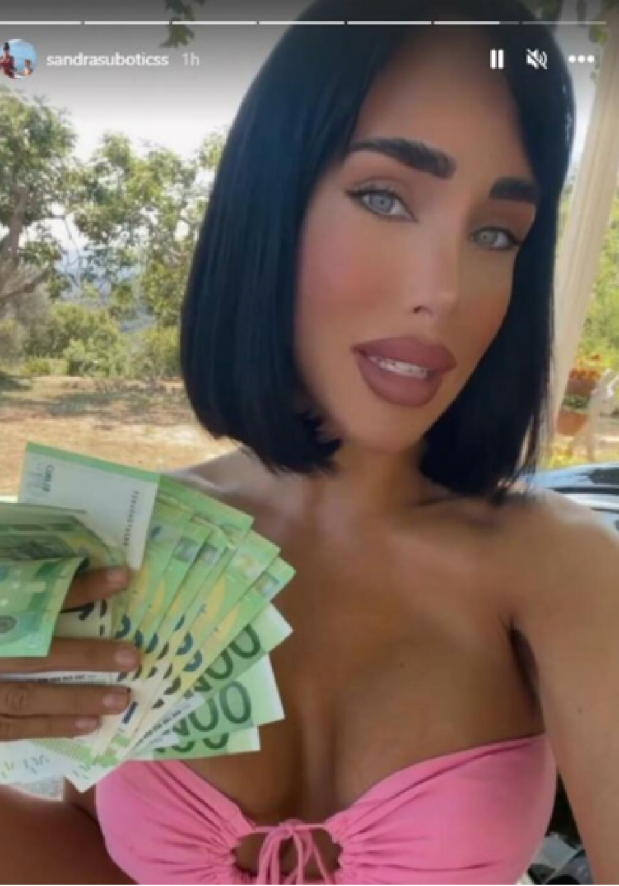 PUNE RUKE EVRIĆA Aleksandra Subotić napravila lepezu od para, pa otkrila od čega zarađuje (FOTO)