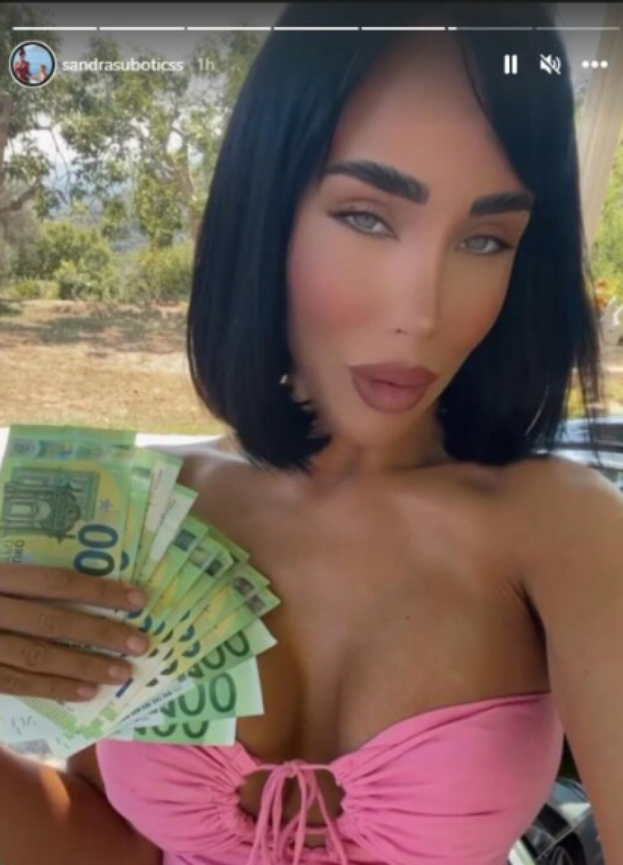 PUNE RUKE EVRIĆA Aleksandra Subotić napravila lepezu od para, pa otkrila od čega zarađuje (FOTO)