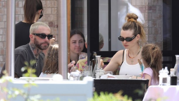 POZNATI PEVAČ OPTUŽEN ZA 4 AFERE: Rekao ljubavnici da želi da nazove dete po njoj dok mu je žena trudna