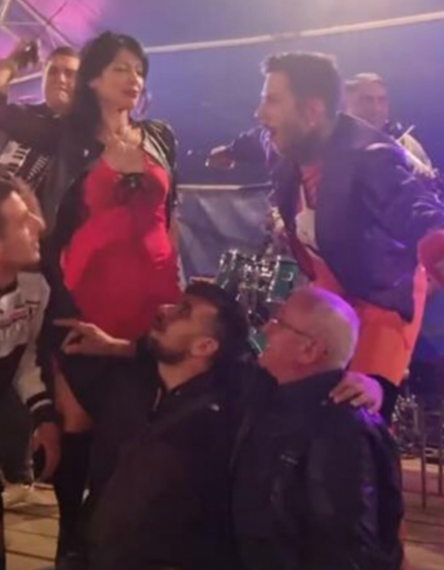 VENDI NAPRAVILA HAOS NA VAŠARU Isplivale fotke ludog provoda, a evo ko je pevačici pravio društvo (FOTO)