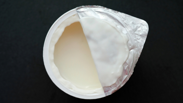 DA LI LIŽETE POKLOPAC OD JOGURTA? Odmah prestanite to da radite, možete ozbiljno da ugrozite vaše zdravlje