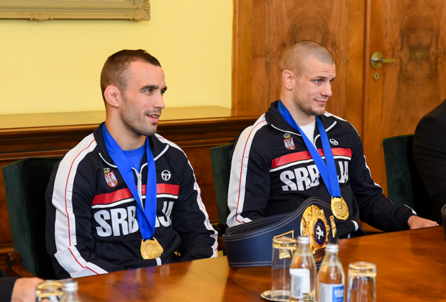 ISTORIJSKI USPEH REPREZENTACIJE SRBIJE Mirović primio zlatne rvače (FOTO)