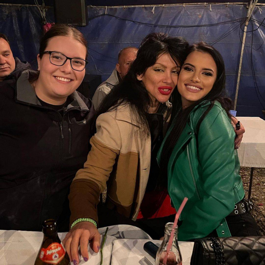 LETELI EVRI Barbara Bobak kitila Vendi na vašaru (FOTO)