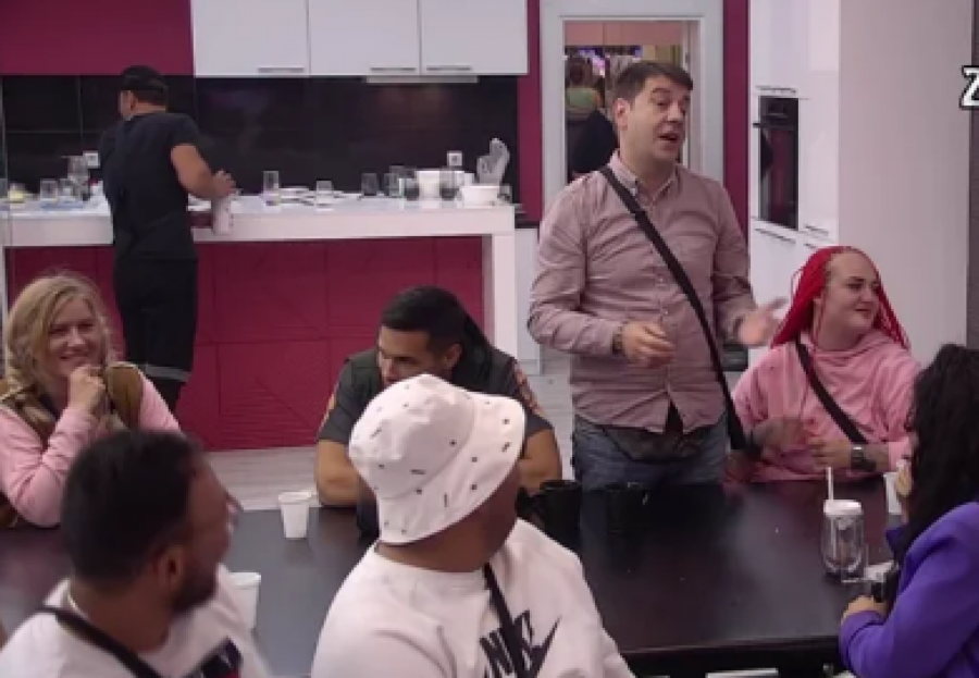 GEJ AFERA DOBIJA NOVI EPILOG Danijel uputio Ivanu žestoke pretnje nakon što je otkriveno šta je radio u krevetu sa cimerom