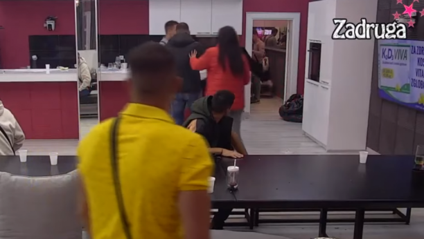 LOM U ŠIMANOVCIMA Zadrugarka nasrnula na Miljaninog bivšeg, izgovorene strašne uvrede, šutirala ga i pljuvala (VIDEO)