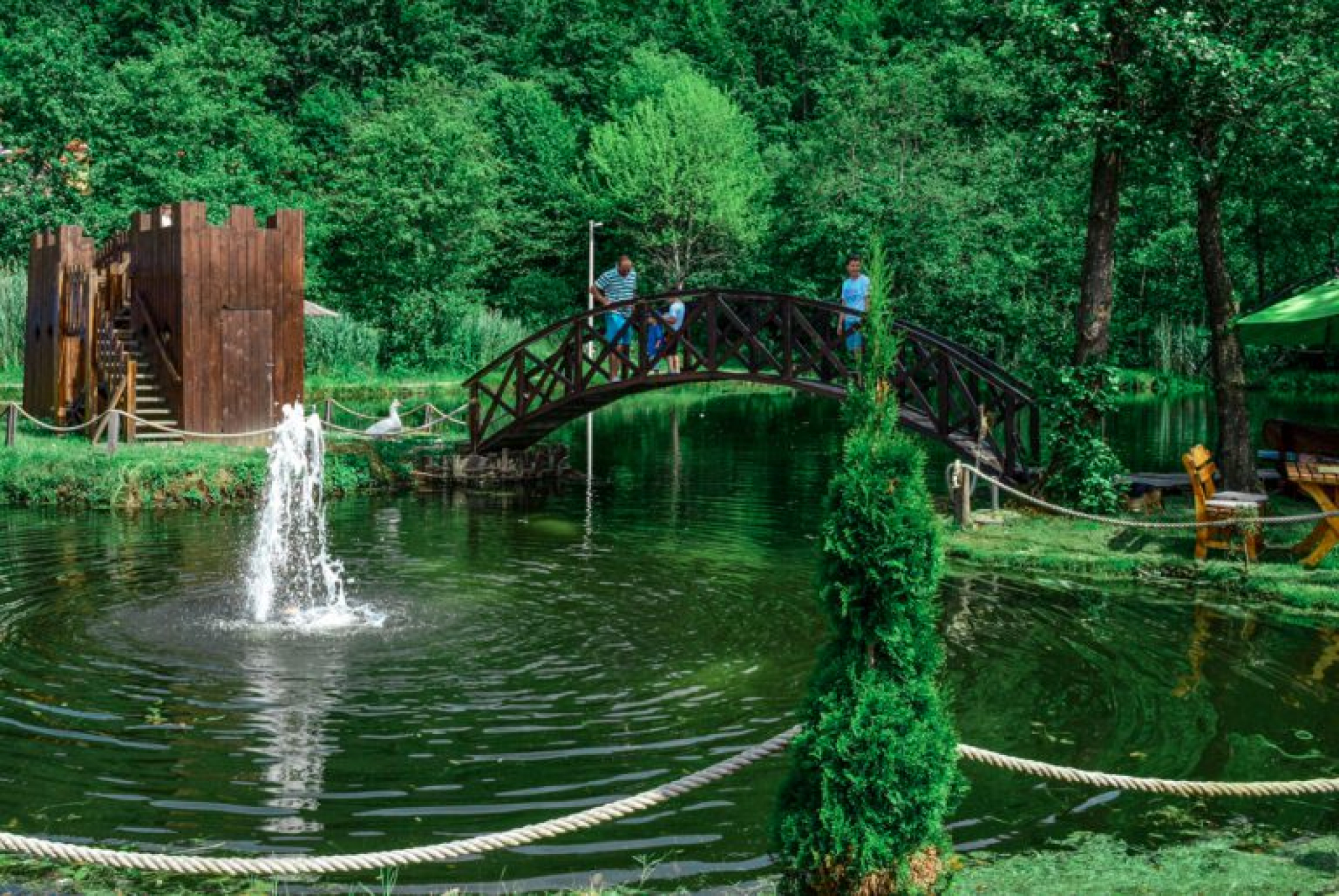 MISTERIOZNO JEZERO ISPOD KOPAONIKA Dom plutajućih ostrva i nemani iz dubine