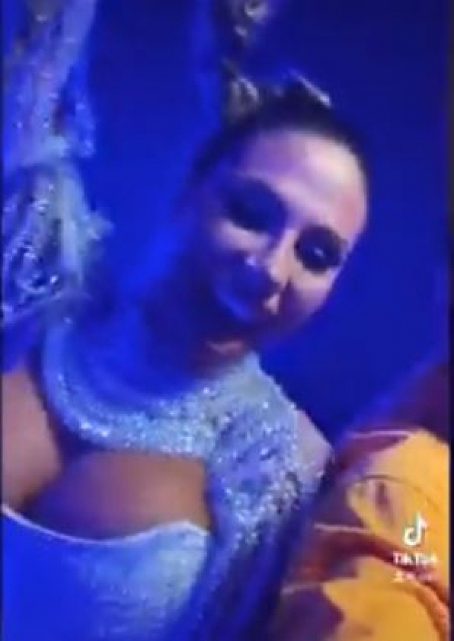 POKAZALA NOVE GRUDI  Sandra Afrika zamenila dotrajale silikone, pa ih ponosno predstavila vrelim plesom (FOTO)