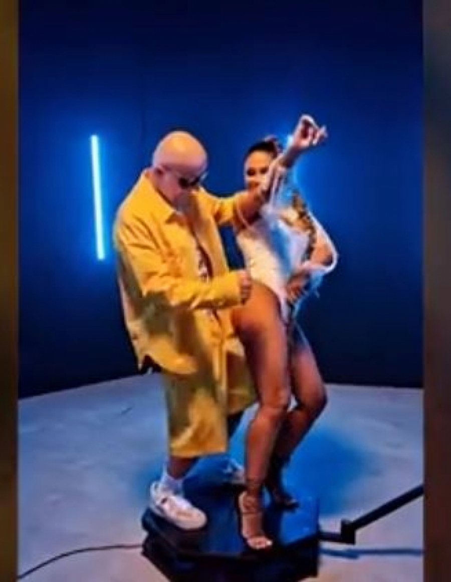 POKAZALA NOVE GRUDI  Sandra Afrika zamenila dotrajale silikone, pa ih ponosno predstavila vrelim plesom (FOTO)