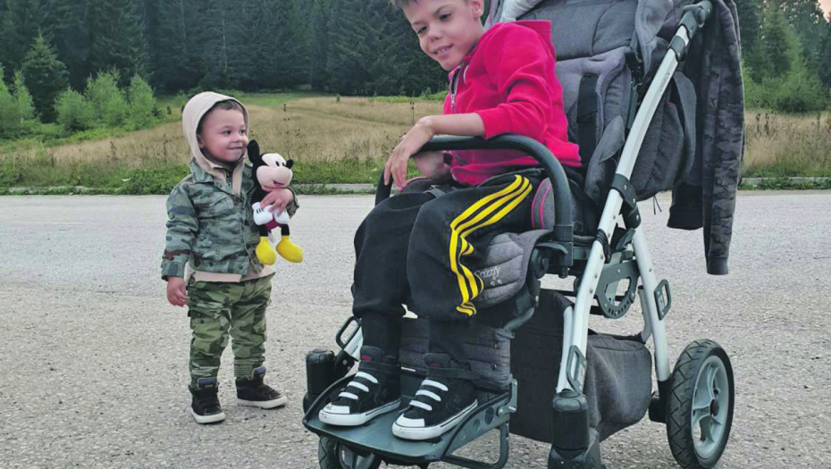 OPREMA SKUPLJA OD AUTOMOBILA Problemi roditelja mališana sa posebnim potrebama: Auto-sedište za decu 2.000 evra