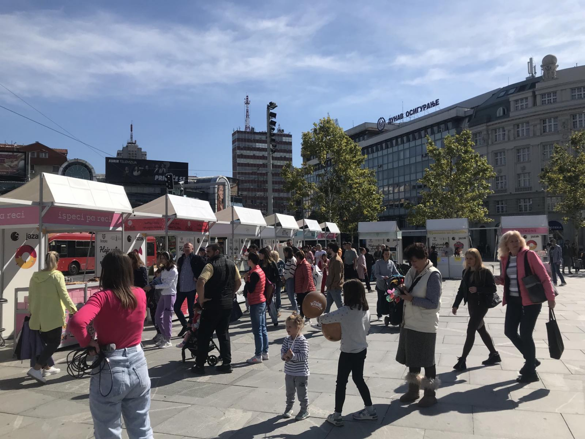 SLATKI GRAD Na Trgu republike pomama za princezom sa Madagaskara; Knedle, krofne i sveće od voska