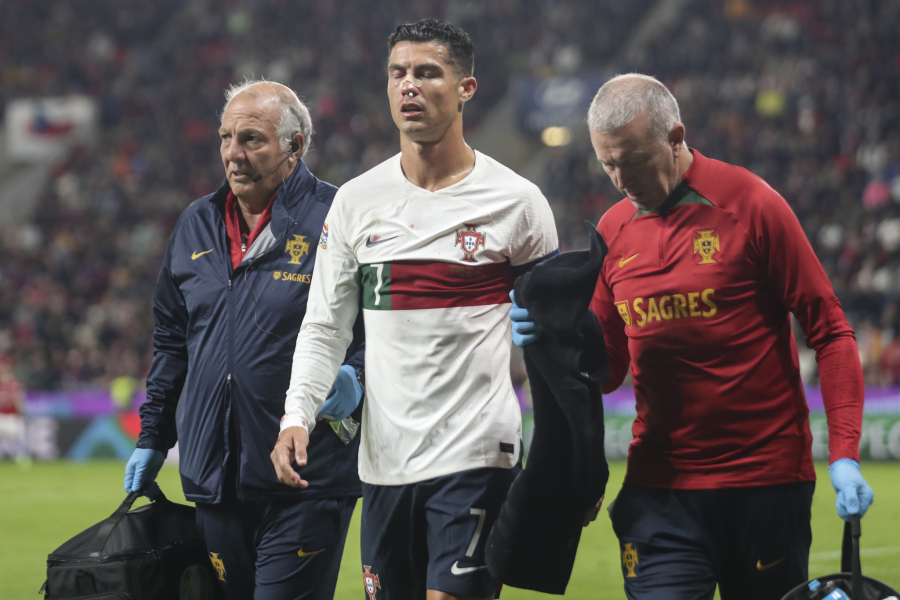 ŠOKANTNA SCENA Ronaldo doživeo nokaut na utakmici, ali ono što je usledilo, oduševilo je navijači (VIDEO)