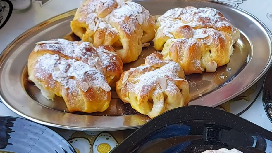 SPREMITE DOMAĆE PECIVO SA JABUKAMA Hrskava poslastica za nedelju (VIDEO)