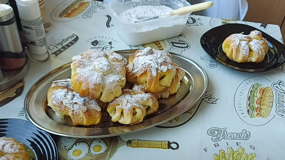 SPREMITE DOMAĆE PECIVO SA JABUKAMA Hrskava poslastica za nedelju (VIDEO)