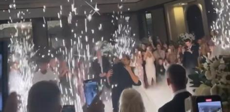 OŽENIO SE MIHAJLO ŠAULIĆ Pojavili se emotivni snimci prvog plesa i ceremonije venčanja, Šabanova balada i suze u sali (VIDEO)
