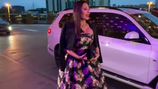 CECA STIGLA NA VENČANJE ŠABANOVOG SINA Sve oči uprte u porodicu Ražnatović, pevačica blista, a tu je i ona (VIDEO)