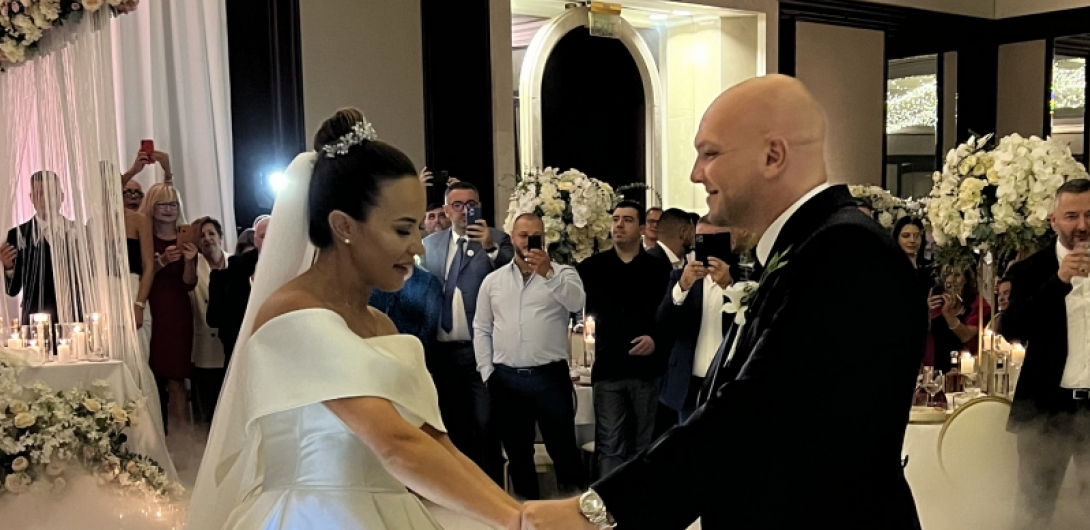 MLADA NAPRAVILA ŠOK POTEZ Ovo je hit momenat sa svadbe Mihajla Šaulića i Marine (FOTO)