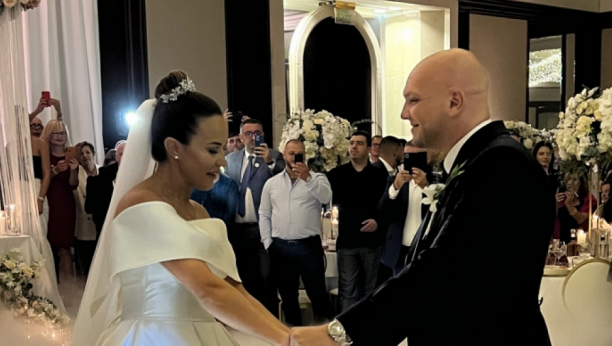 MLADA NAPRAVILA ŠOK POTEZ Ovo je hit momenat sa svadbe Mihajla Šaulića i Marine (FOTO)