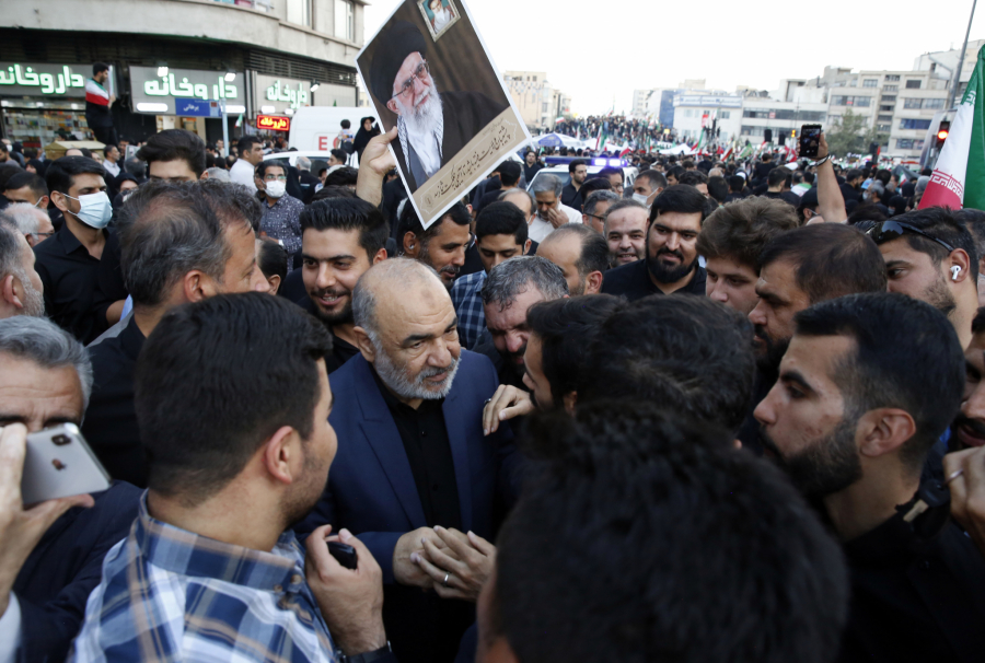 KO JE ZAPALIO IRAN? Ni smrtne kazne ne smiruju besne demonstrante!