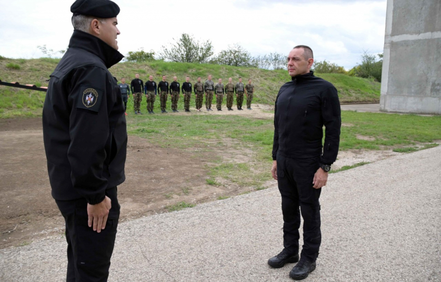 MINISTAR VULIN POSETIO PRIPADNIKE SAJ-A Obezbeđena najsavremenija oprema za obuku naših specijalaca!