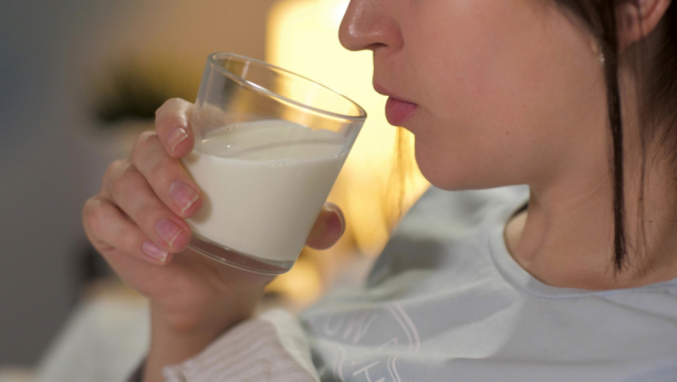 Blagotvorno deluje na organizam: Čaša mleka pred spavanje čini čuda