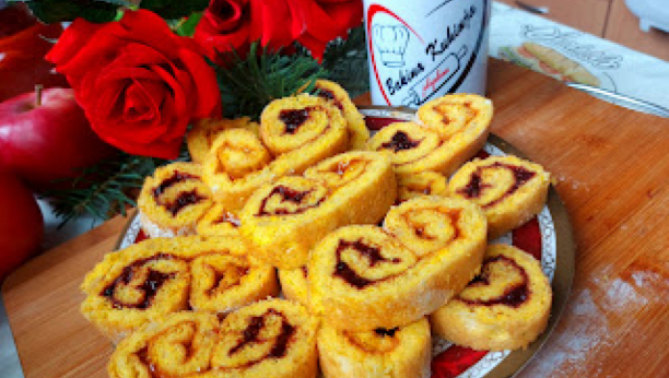 NAJBRŽI DESERT NAŠIH BAKA Štrudla sa džemom, penasta, mekana, miris koji vraća u detinjstvo