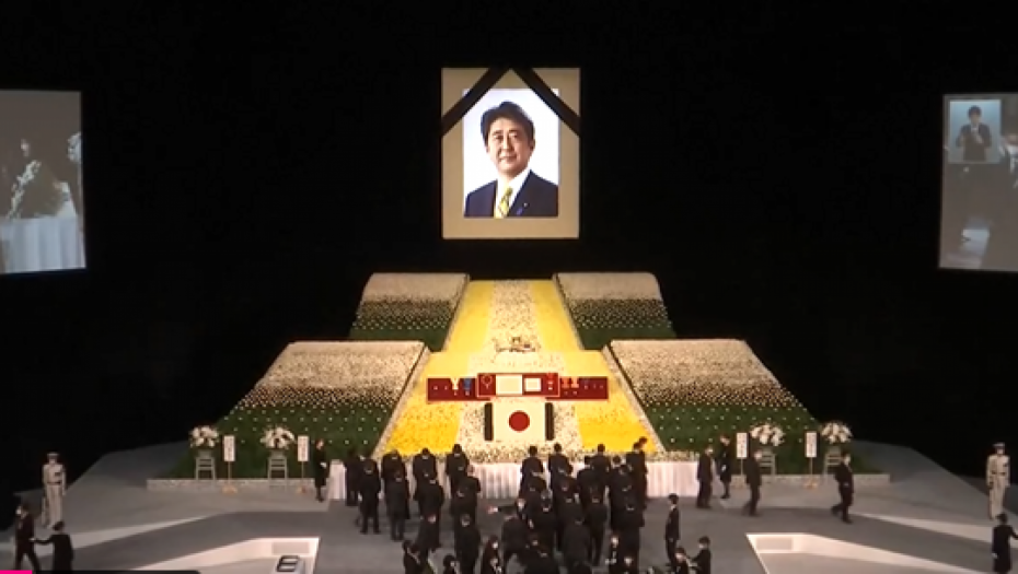 JAPAN UVEO STROGE MERE BEZBEDNOSTI  Državna sahrana Šinza Abea, u Tokiju i premijerka Srbije (VIDEO)