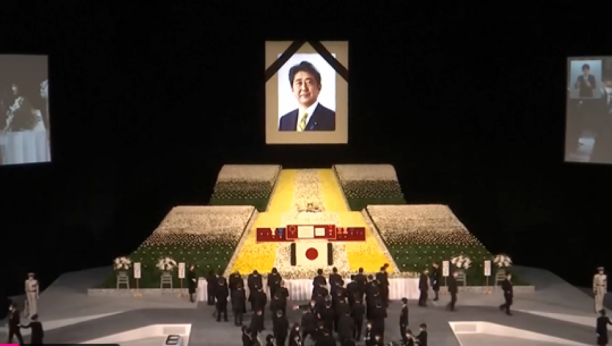 JAPAN UVEO STROGE MERE BEZBEDNOSTI Počela državna sahrana Šinza Abea, u Tokiju i premijerka Srbije