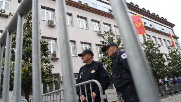 KRENULI NA MORE SA FALSIFIKOVANIM PARAMA: Beograđani poneli 3.200 lažnih evra, uhapsila ih crnogorska policija