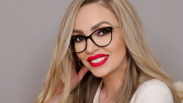 BILO NAM JE OPUŠTENIJE Naša pevačica se prisetila ranih radova, pa se posramila