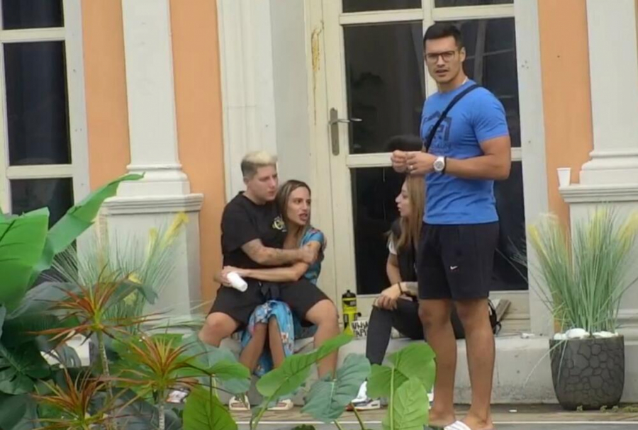 NA KORAK DO OZVANIČENJA VEZE Matora dala ovoj zadrugarki ponudu koja se ne odbija, pa se obratila njenim roditeljima