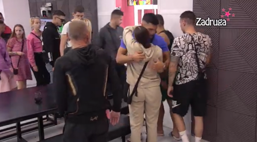 MILICU VESELINOVIĆ NAGRADILA PRODUKCIJA Stiglo pismo u zadrugu, učesnici nisu mogli da veruju