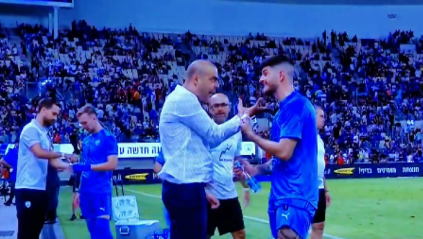 SKANDAL Trener raspalio šamar igraču, pa onda tvrdio da ga je pomilovao (VIDEO)