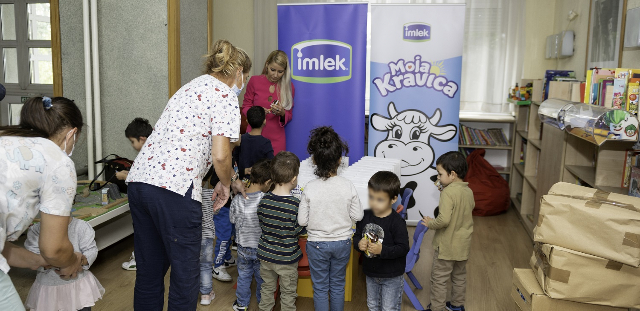 Imlekova donacija deci iz Zvečanske i Doma za decu ometenu u razvoju “Kolevka” pov-odom Svetskog dana školskog mleka