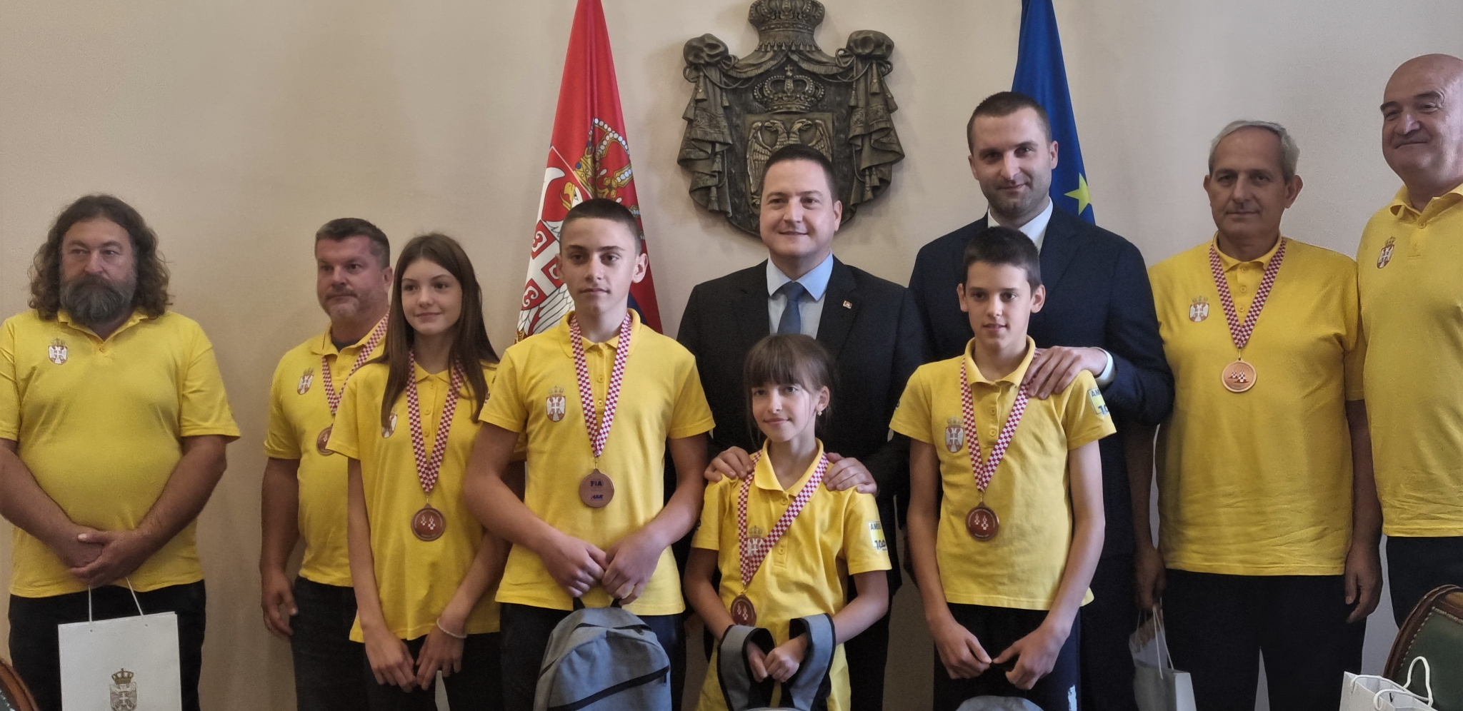 Svečani prijem za osnovce u Vladi Srbije: AMSS reprezentativci osvojili prvo mesto na Evropskom takmičenju u poznavanju saobraćaja