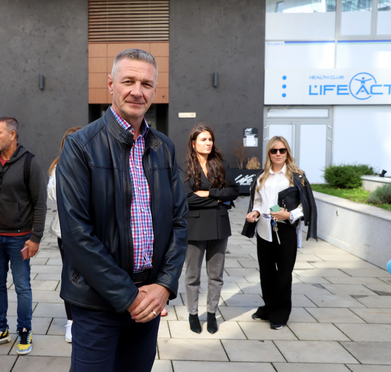 BAHATO I NEODGOVORNO Bivši ministar otvara kliniku u stambenoj zgradi: Dulićev rendgen ozračiće 100 dece