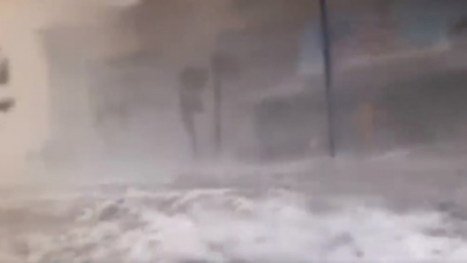 URAGAN NOSI ČITAVE KUĆE NA FLORIDI Katastrofalan olujni udar ostavio 200.000 ljudi bez struje (VIDEO)