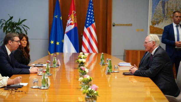 VUČIĆ SE SASTAO SA KRISTOFEROM HILOM: Razgovor o detaljima saradnje Srbije i Amerike (FOTO)