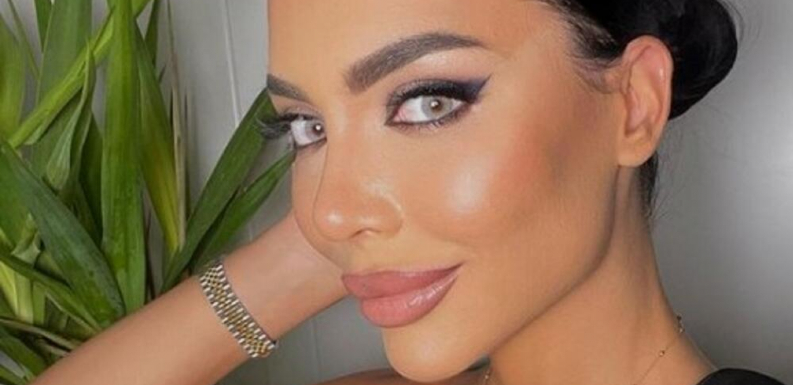 TOPALKOVA ĆERKA ZAVODI NA MREŽAMA Helena isturila grudi, a niko joj nije primetio oči (FOTO)