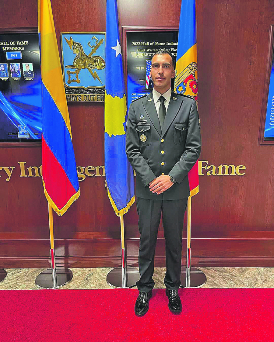 OPASNO - VOĐA ZLOČINAČKE OVK SE POHVALIO SLIKAMA NASLEDNIKA U UNIFORMI Haradinajev sin postao američki obaveštajac!