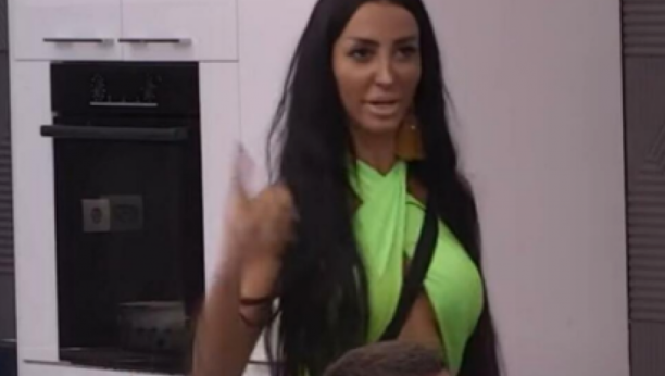 ŽESTOKO OPLELA PO MILICI Nova učesnica gori od samopouzdanja, pa udarila i na Maju