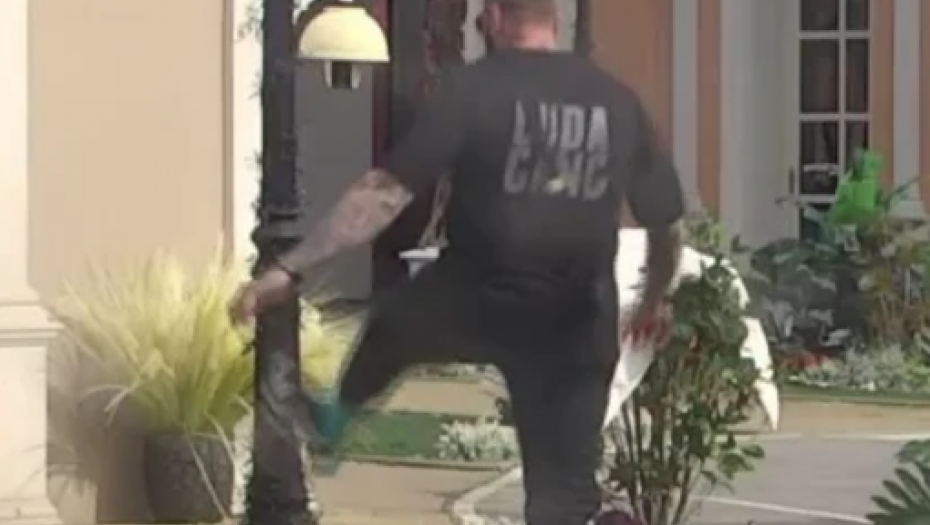 EMIL PRAVI HAOS PO IMANJU! Nova krađa u rijalitiju, zadrugar kipti od besa i demolira sve (FOTO)