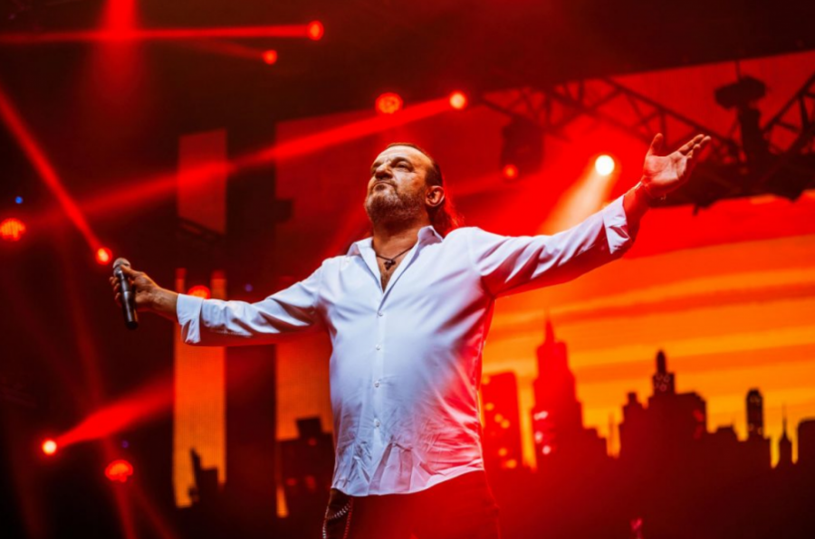 VEČERAS NAJVEĆI SPEKTAKL DO SADA Evo ko pravi društvo Lukasu pred sam početak koncerta u Areni