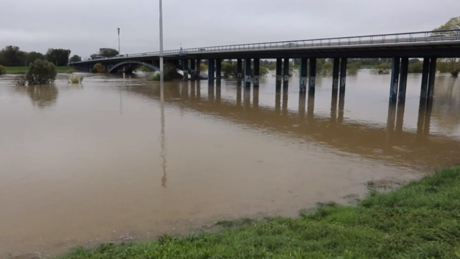 VODA SE POVLAČI, RADI SE NA SANIRANJU POSLEDICA NEVREMENA Najkritičnije ostaje ovde