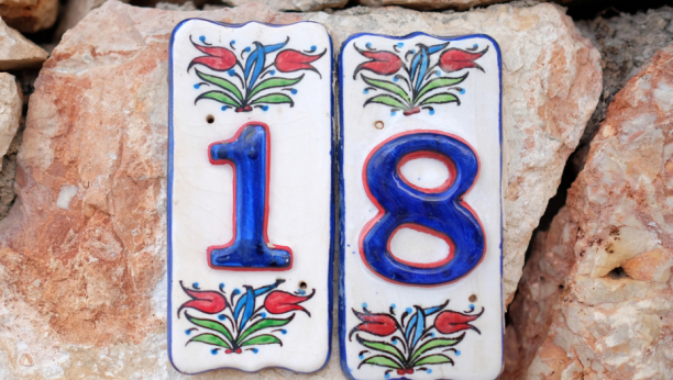 NIJE SVEJEDNO KOJI VAM JE KUĆNI BROJ Osmica simbolizuje bogatstvo, jedinica neslogu