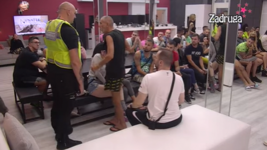 UROŠ ĆERTIĆ NAPUSTIO IMANJE Lepi Mića ne može da se smiri, urnisao ga, lom u Šimanovcima